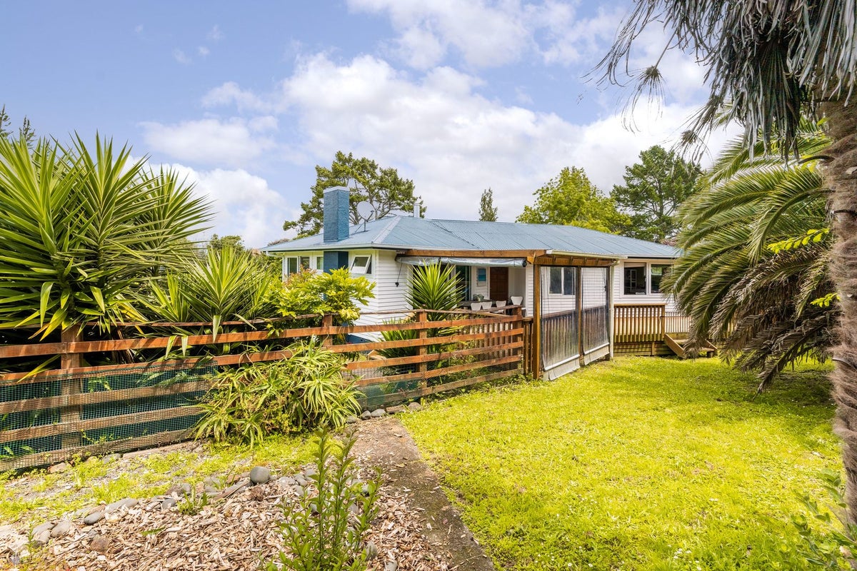 11 Jellicoe Avenue, Tuakau, Tuakau - Carousel 1