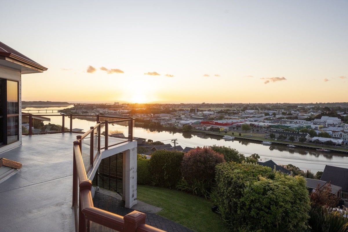 33 Hipango Terrace, Durie Hill, Whanganui - Carousel 1