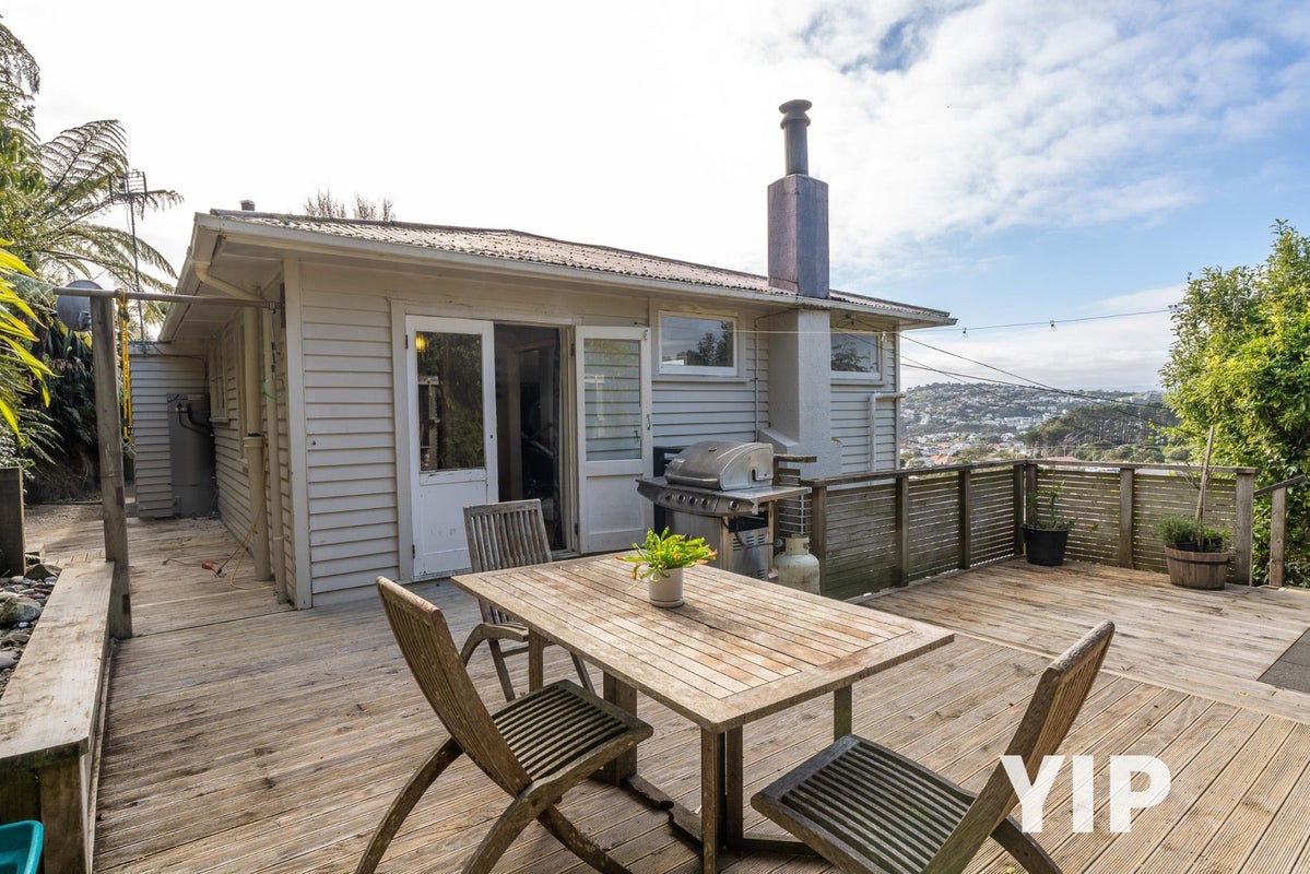 26 Hollies Crescent, Johnsonville, Wellington - Carousel 1
