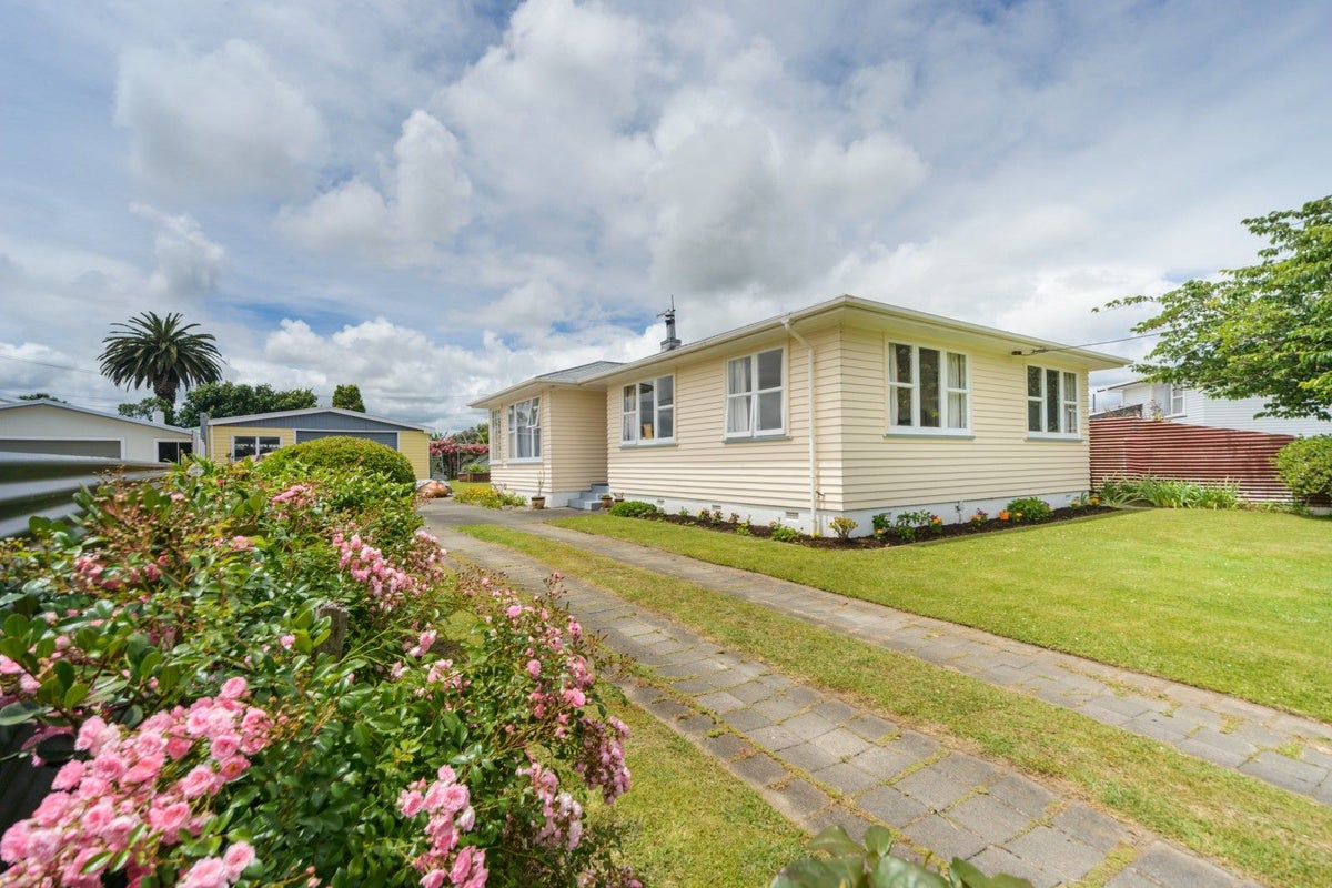 4 Dundas Place, Awapuni, Palmerston North - Carousel 1