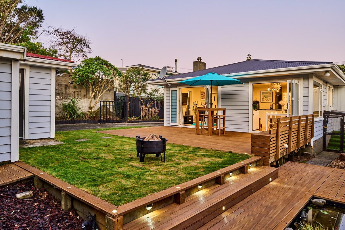 10 Alder Place, Newlands, Wellington - Carousel 1
