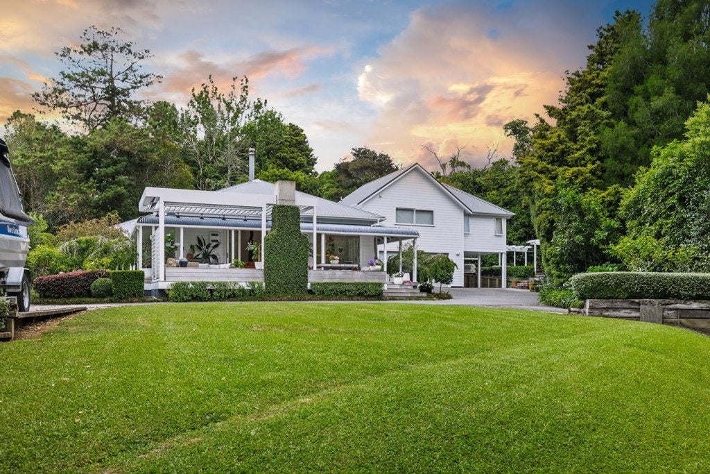 47 Waipuia Place, Greenhithe, Auckland - Carousel 2