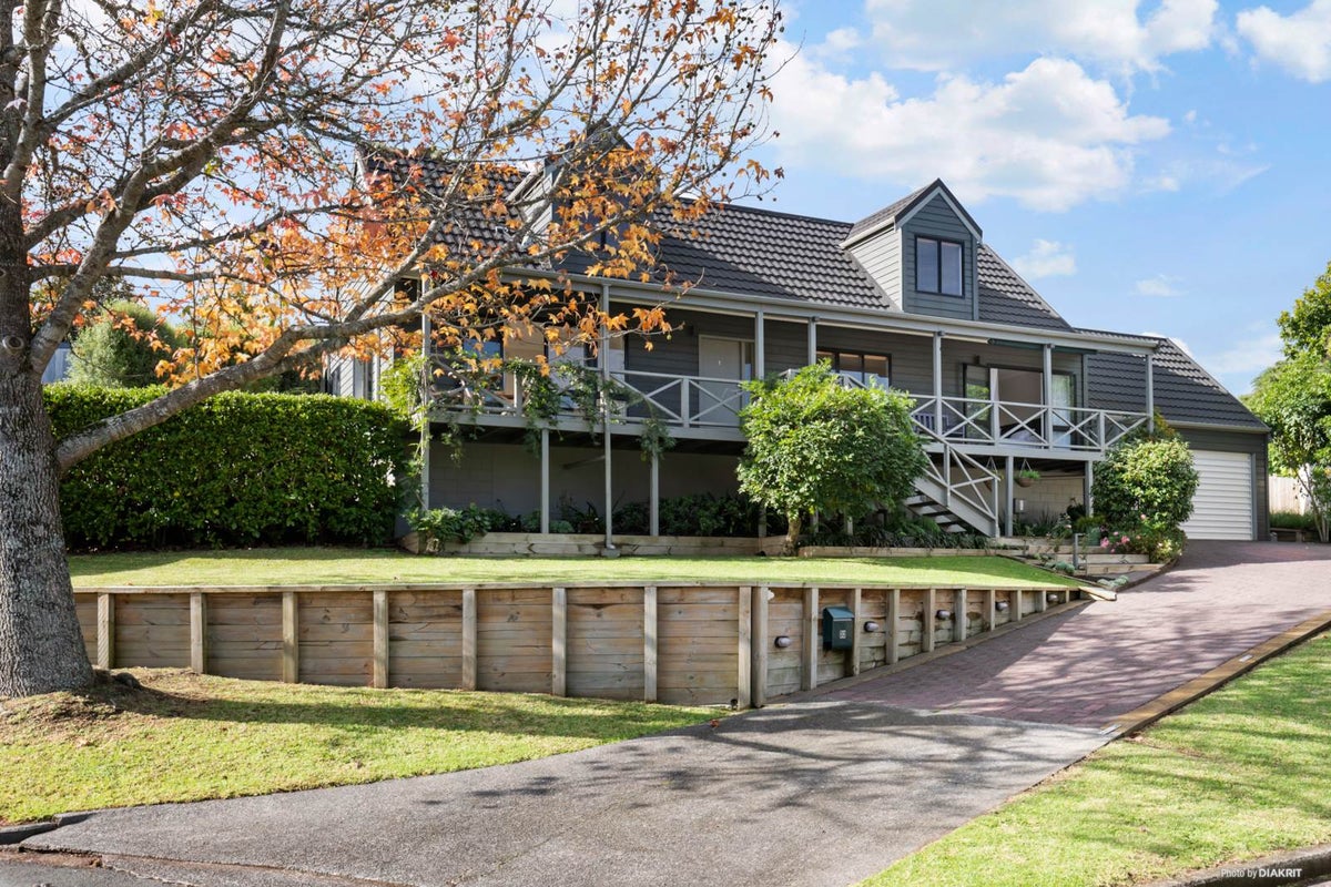 32 Orinda Close, Botany Downs, Auckland - Carousel 1