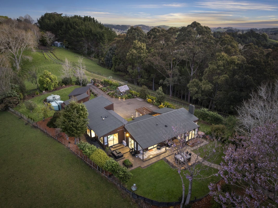 156 Ara-kotinga, Whitford, Manukau - Carousel 2