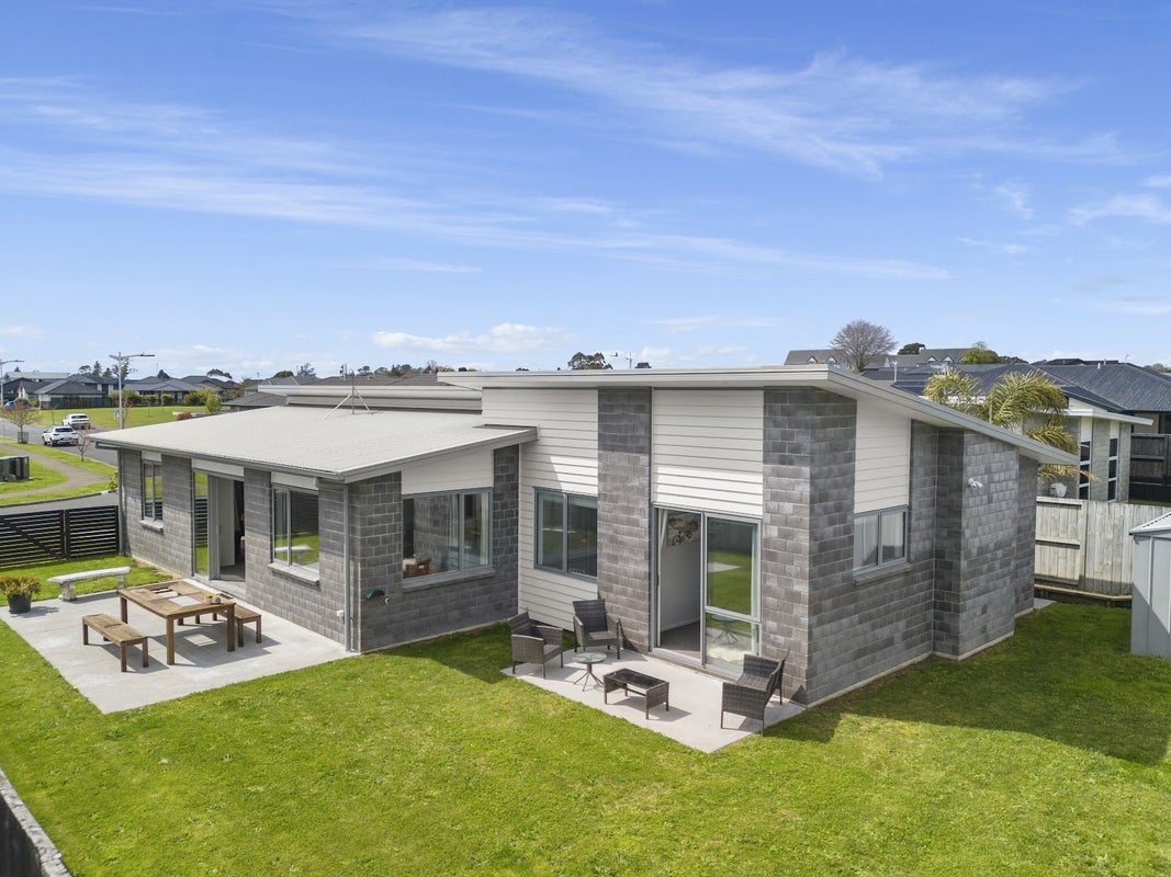 78 Puhirake Crescent, Pyes Pa, Tauranga - Carousel 1