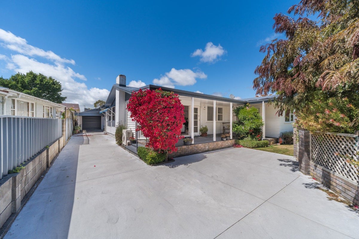 11 Parkland Crescent, Terrace End, Palmerston North - Carousel 1