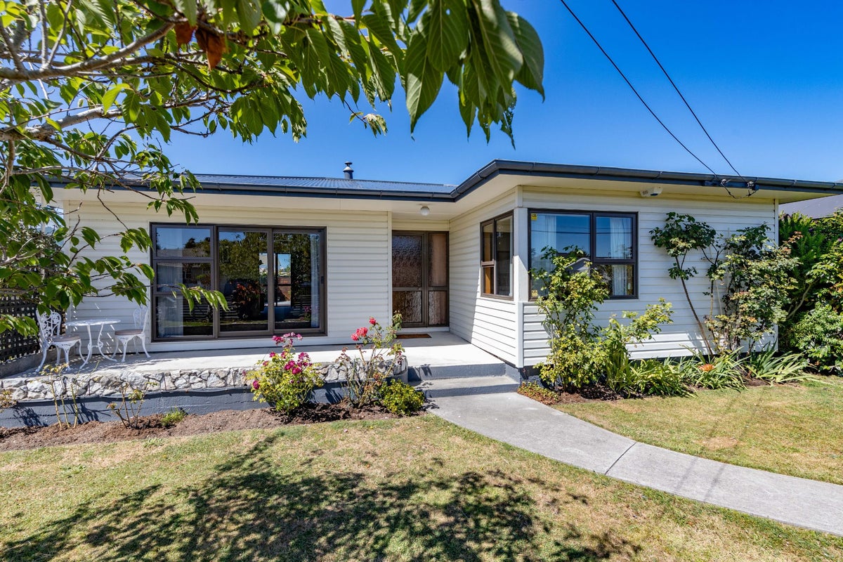 4 Barclay Place, Burwood, Christchurch - Carousel 1