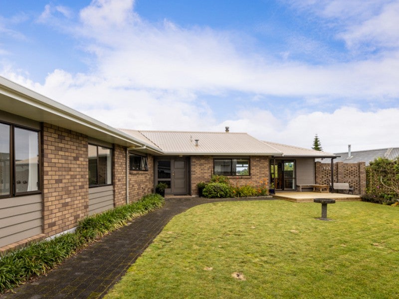 10C Kinross Drive, Merrilands, New Plymouth - Carousel 1