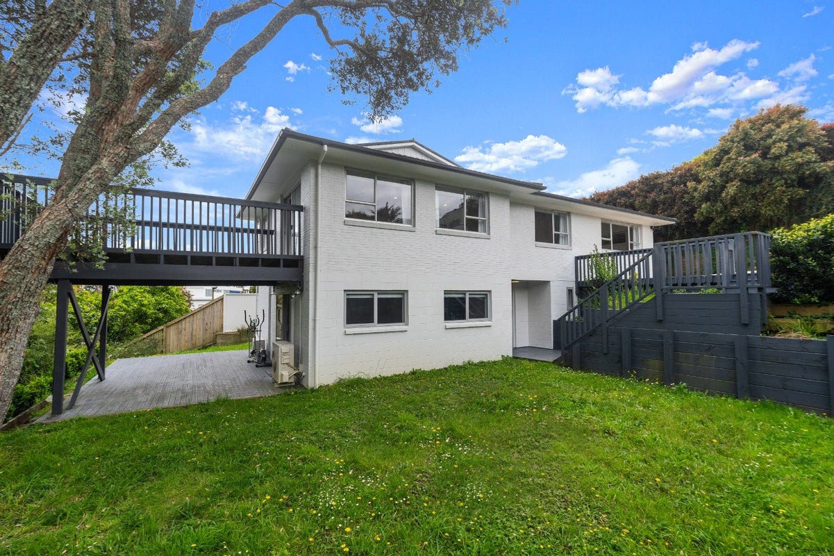 18A Waiatarua Road, Remuera, Auckland - Carousel 2