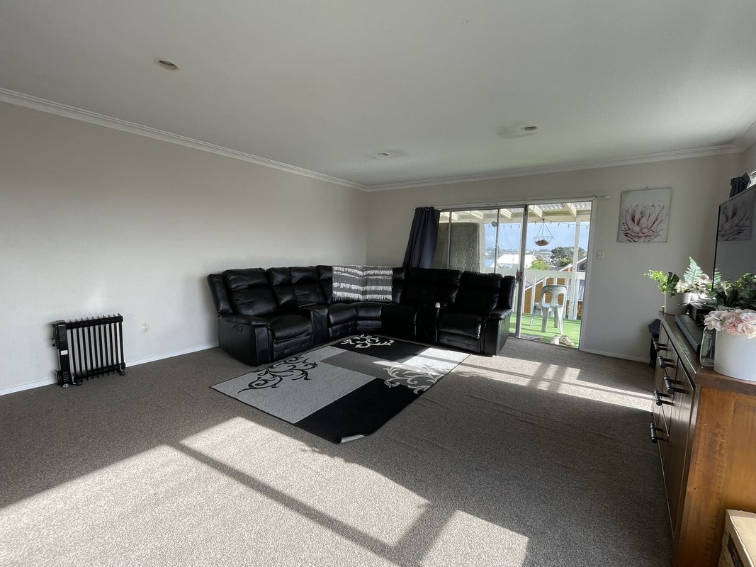 19A Rodney Street, Howick, Auckland - Carousel 2