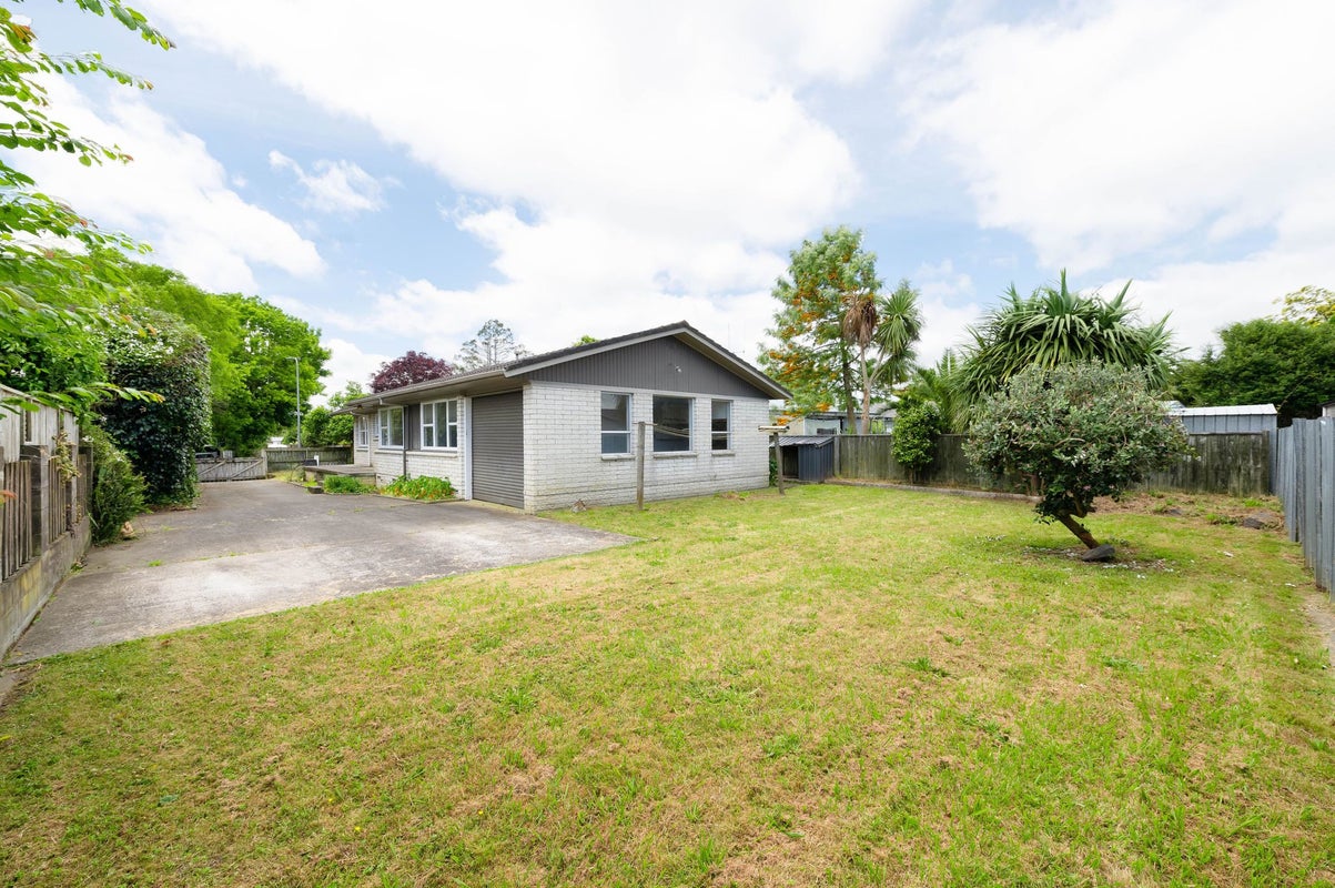 23 Joanna Place, Deanwell, Hamilton - Carousel 2