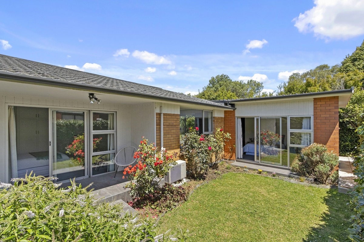 1E Thorrington Lane, Cashmere, Christchurch - Carousel 1
