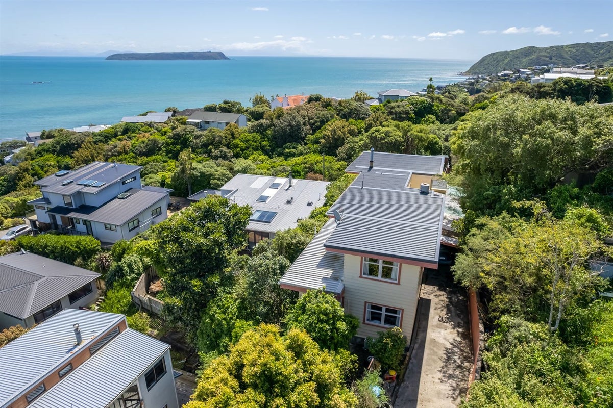 13 The Track, Plimmerton, Porirua - Carousel 1