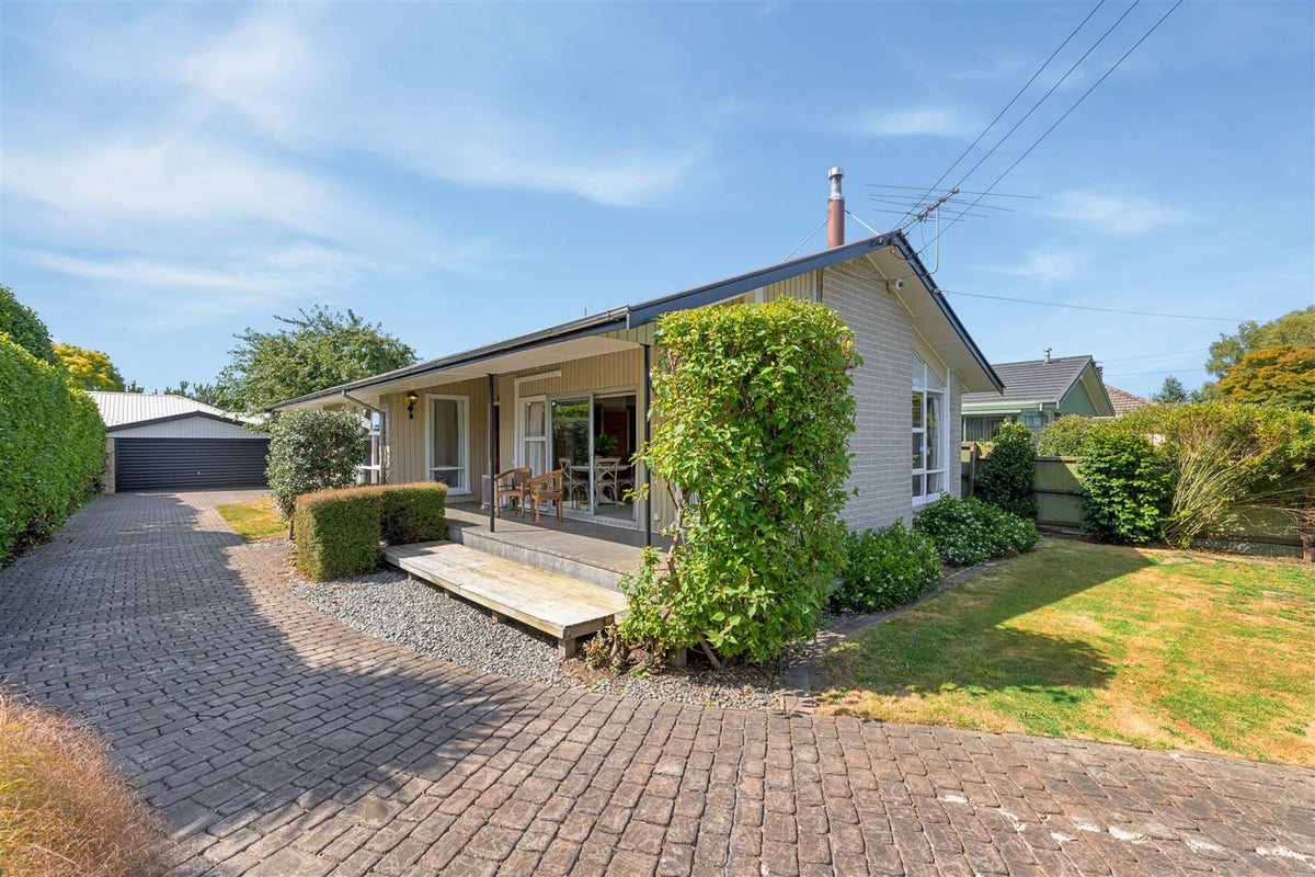 11 Leacroft Street, Bishopdale, Christchurch - Carousel 1