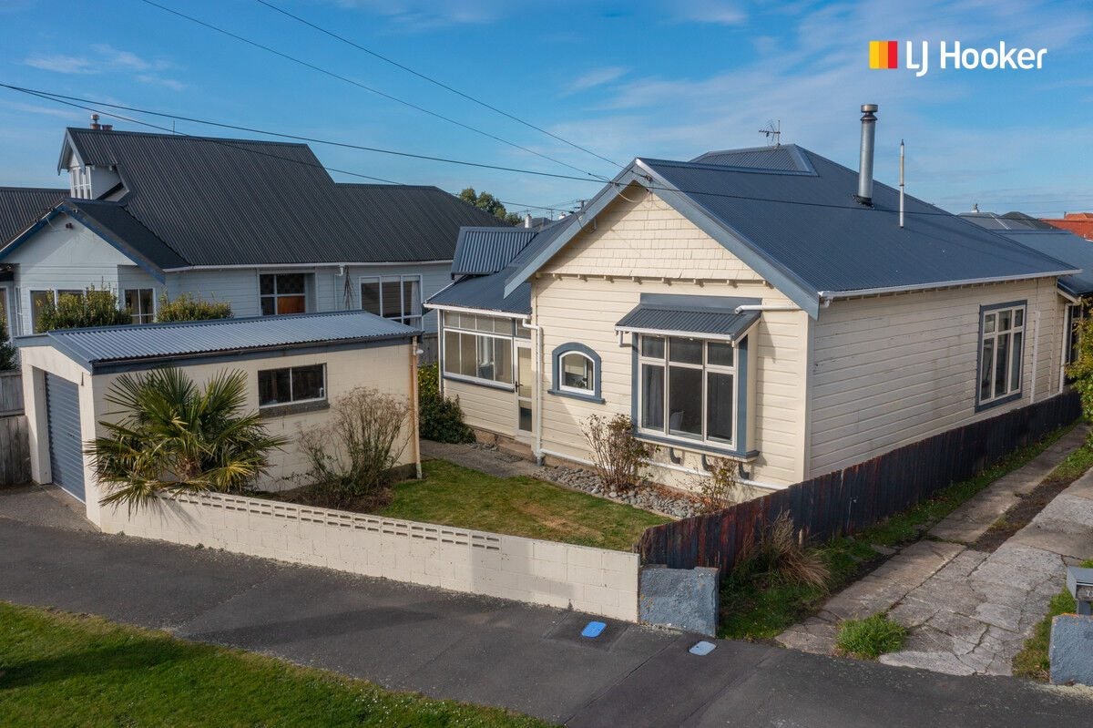 69 Hargest Crescent, Saint Clair, Dunedin - Carousel 1