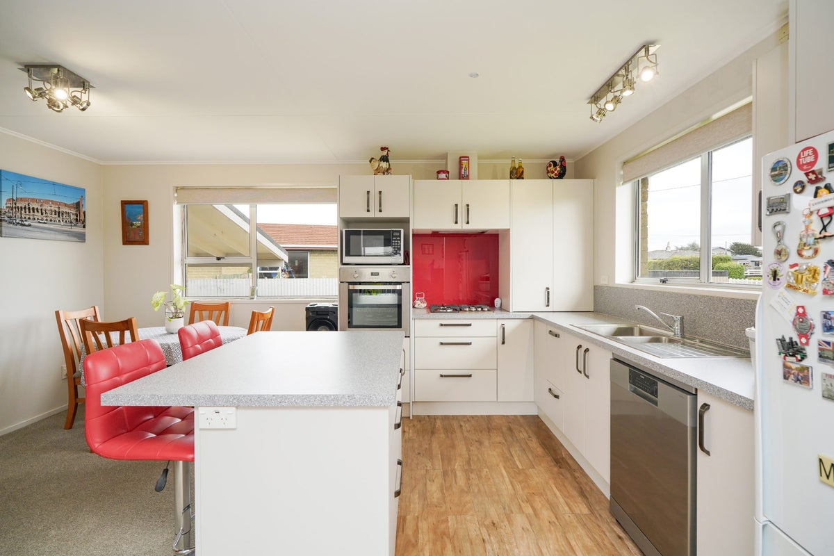 56 Severn Street, Clifton, Invercargill - Carousel 1