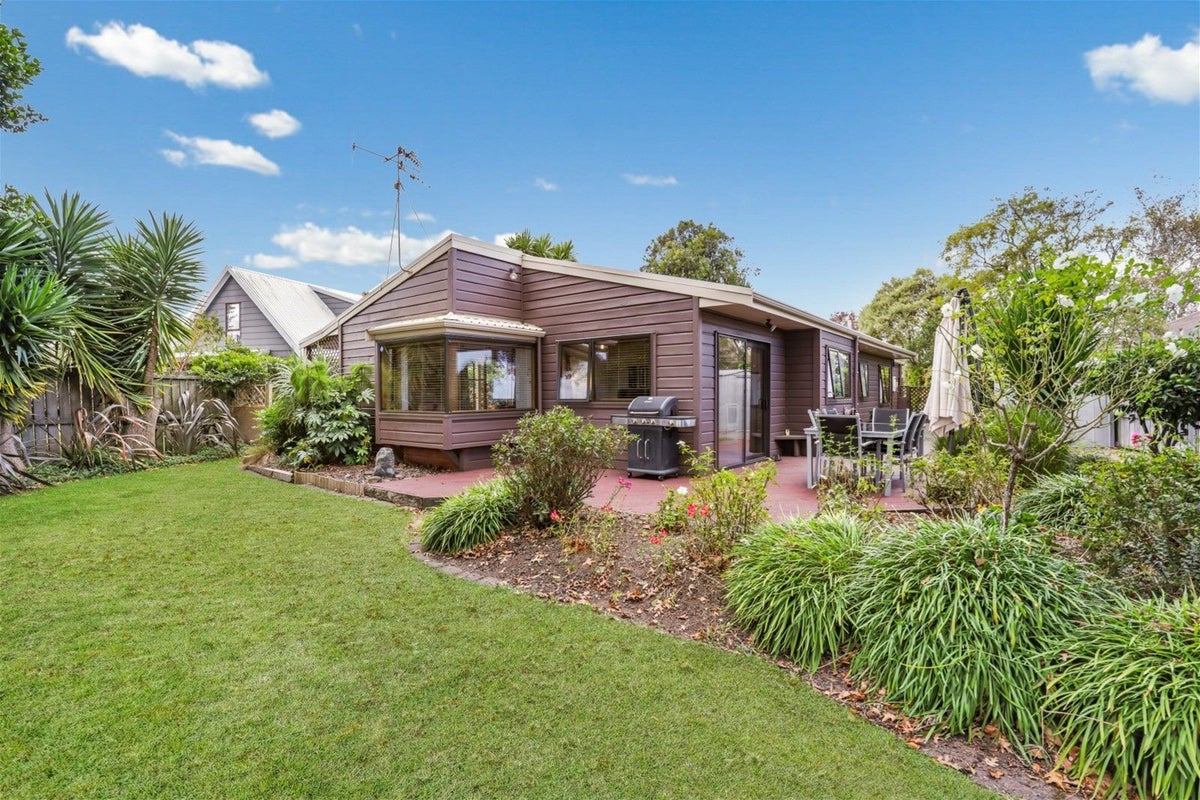 12 Ensign Place, Flagstaff, Hamilton - Carousel 2
