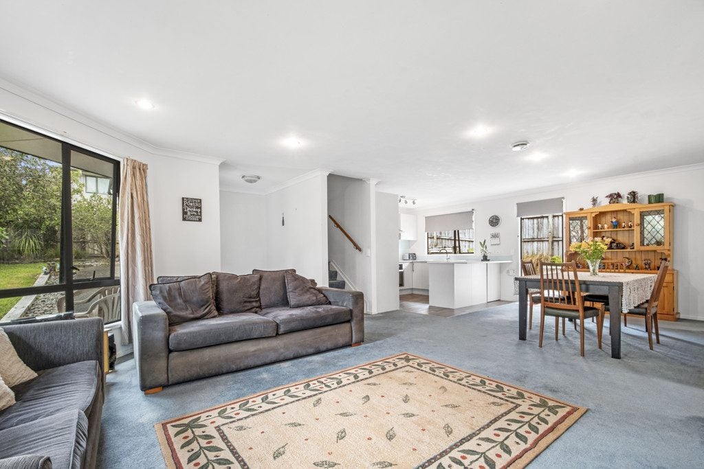 21 View Ridge Drive, Ranui, Auckland - Carousel 2