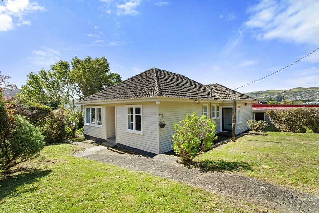 36 The Drive, Tawa, Wellington - Carousel 1