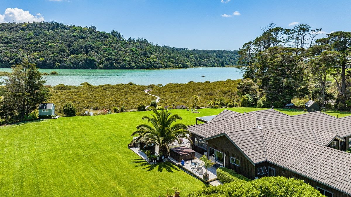 29 Gails Drive, Okura, Albany - Carousel 2