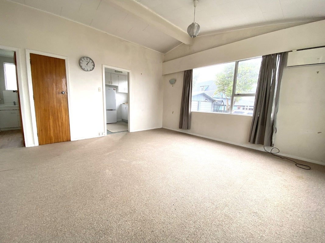 172B Dowse Drive, Maungaraki, Lower Hutt - Carousel 1