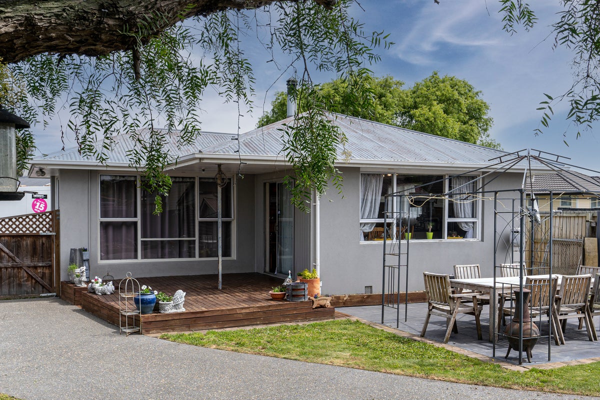 23 Farnborough Street, Aranui, Christchurch - Carousel 1