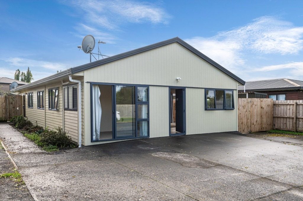9 Bill Phillip Place, Clendon Park, Auckland - Carousel 2