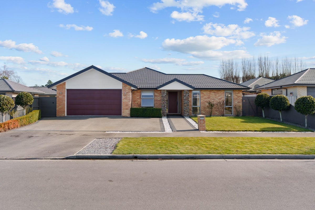 6 Malachy Grove, Aidanfield, Christchurch - Carousel 1