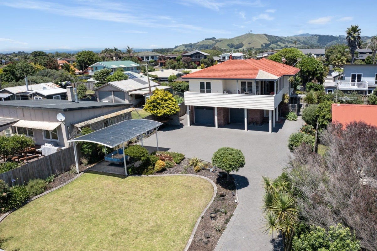 630 Papamoa Beach Road, Papamoa Beach, Papamoa - Carousel 2
