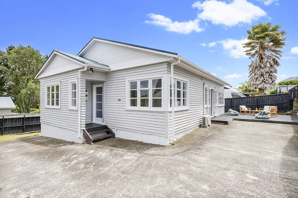 1/180 Waimumu Road, Massey, Auckland - Carousel 1
