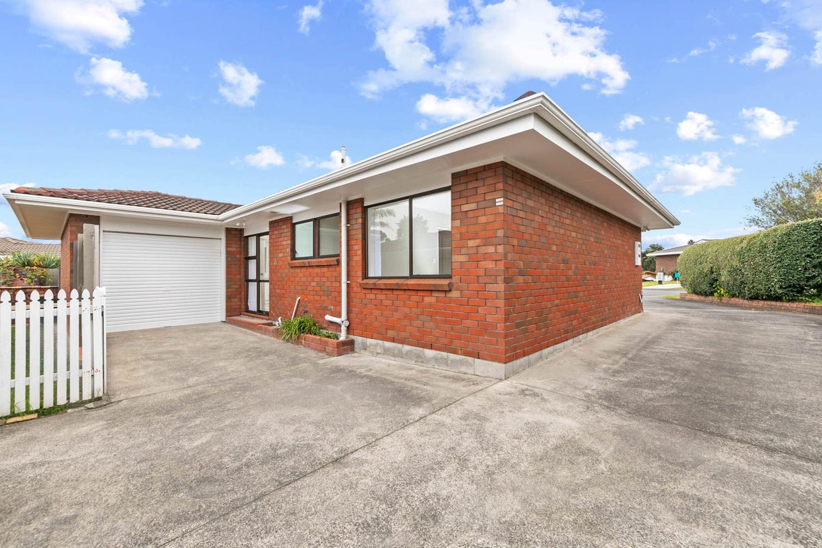1/5 Annette Avenue, Te Atatu South, Auckland - Carousel 2