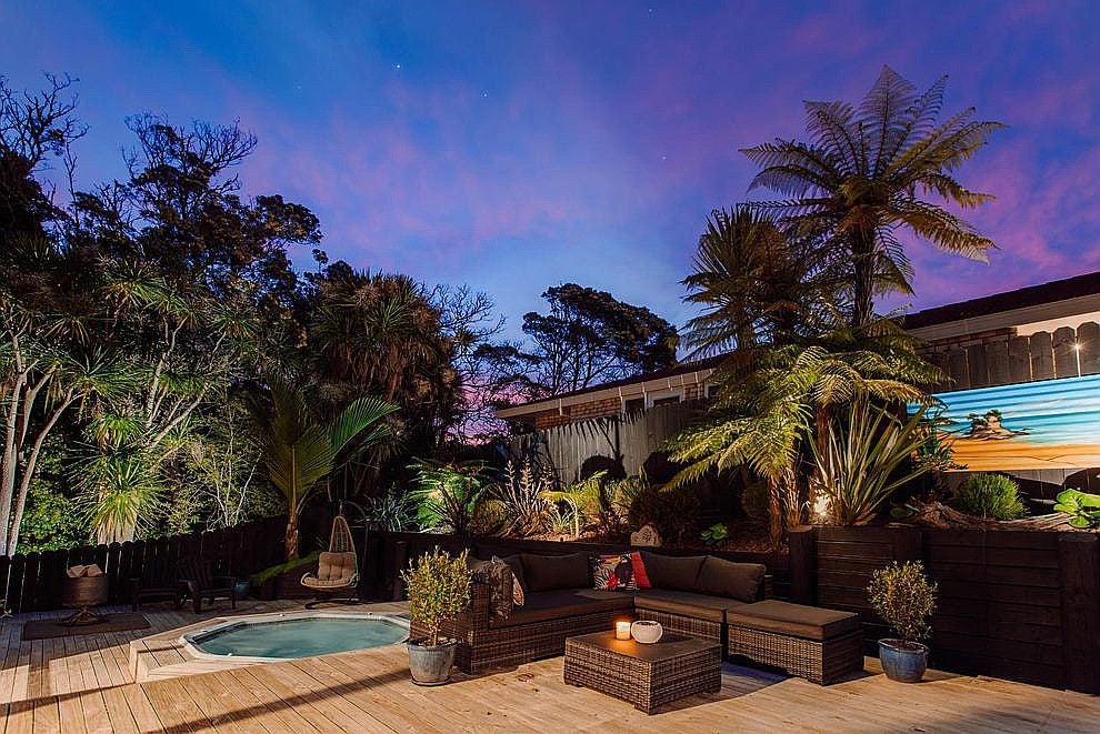 13 Berkshire Terrace, Massey, Auckland - Carousel 1