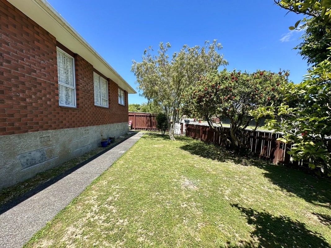 1/20 Roband Crescent, Brown Owl, Upper Hutt - Carousel 2