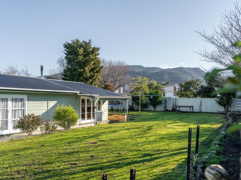 45F Brandon Street, Featherston - Carousel 1