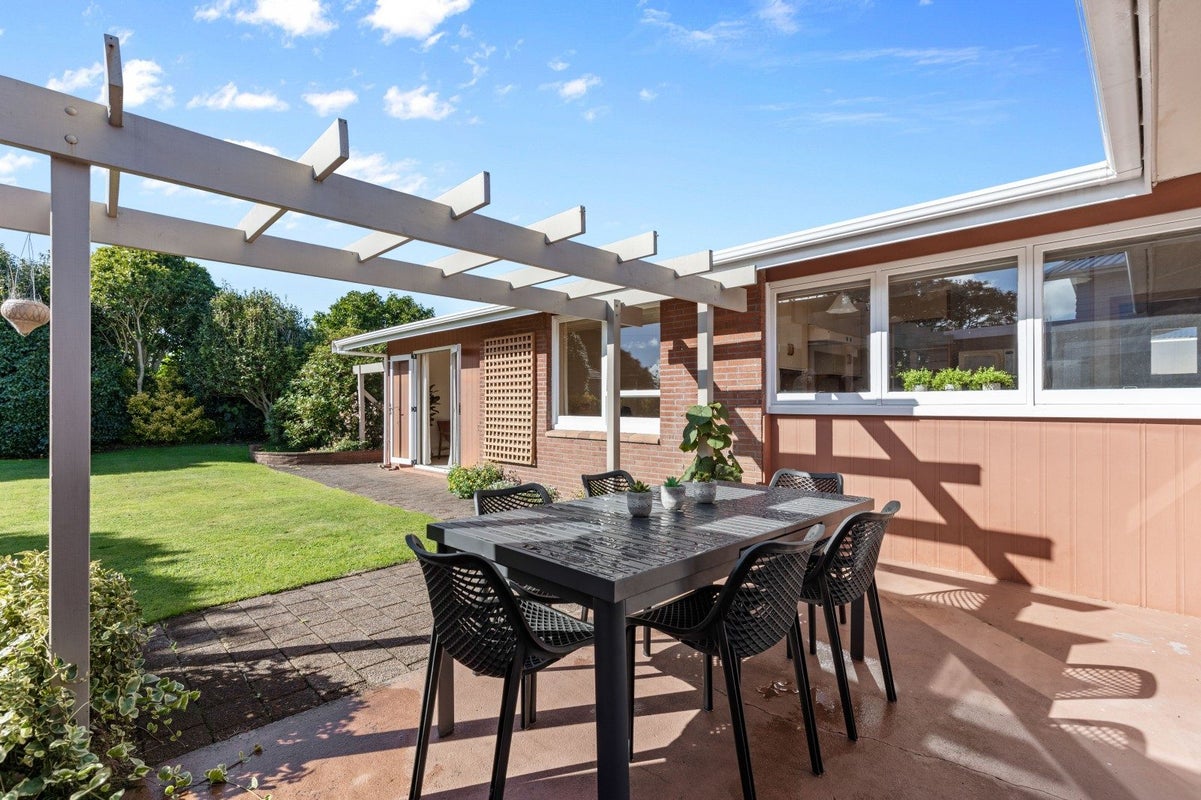 82 Manu Crescent, Upper Vogeltown, New Plymouth - Carousel 1
