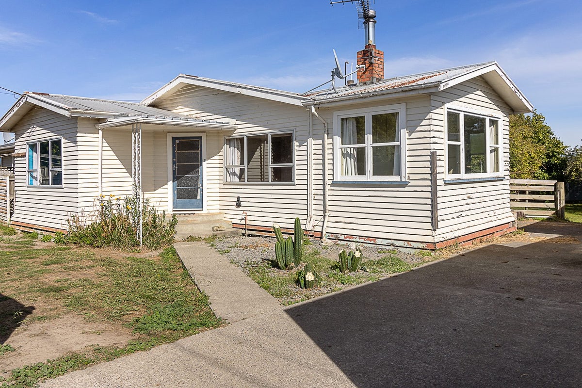 18 Holdaway Street, Riversdale, Blenheim - Carousel 1