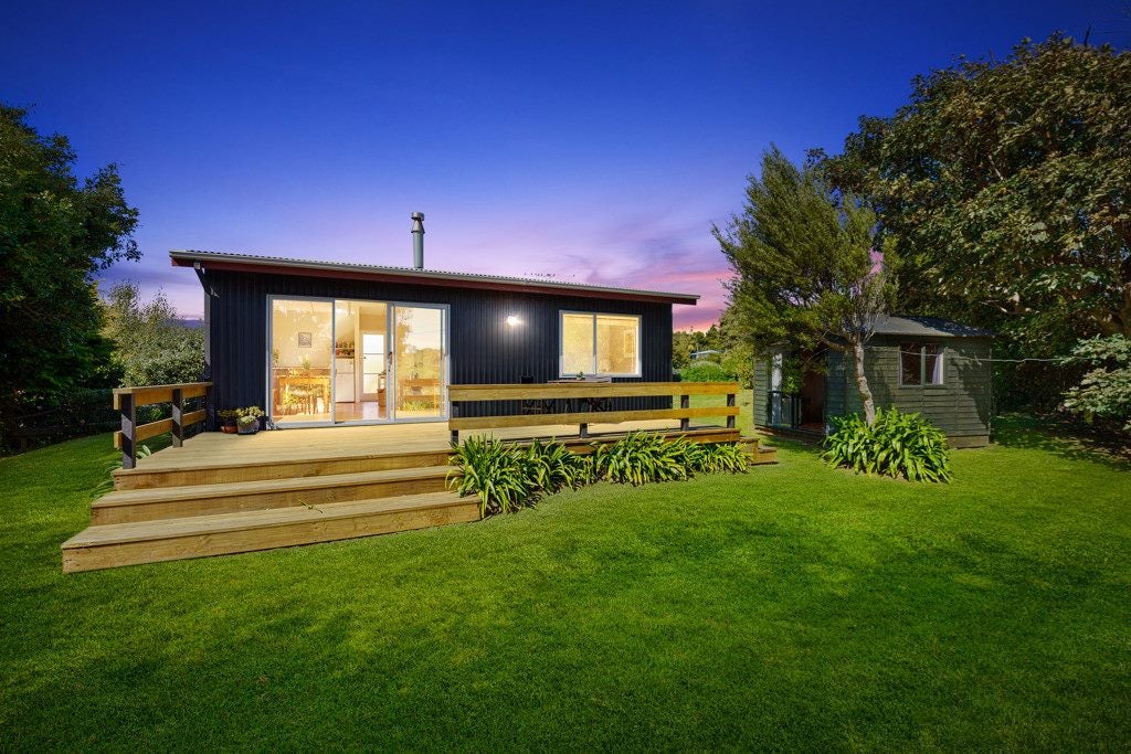 24 Makora Road, Otaihanga, Paraparaumu - Carousel 1
