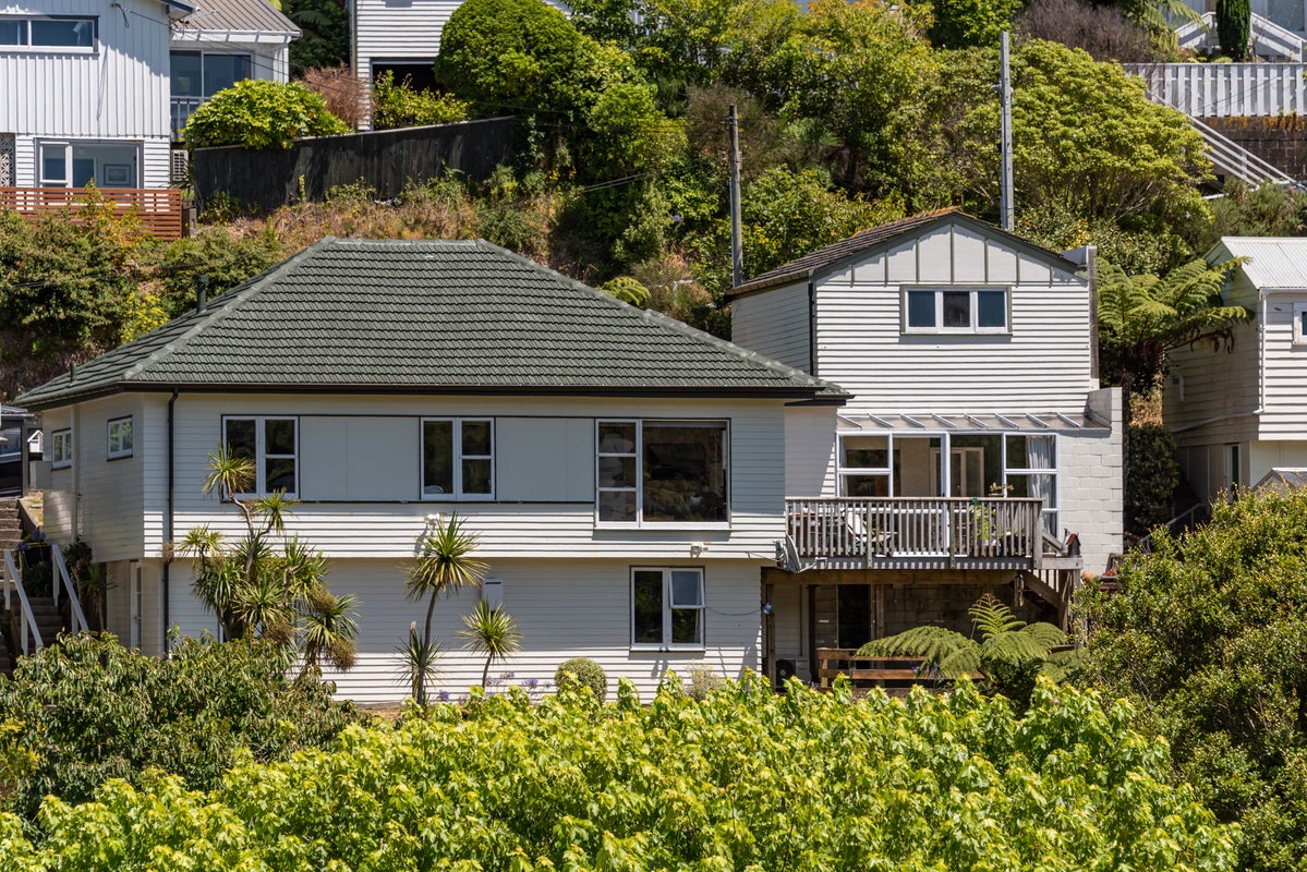 35 Hathaway Avenue, Karori, Wellington - Carousel 1