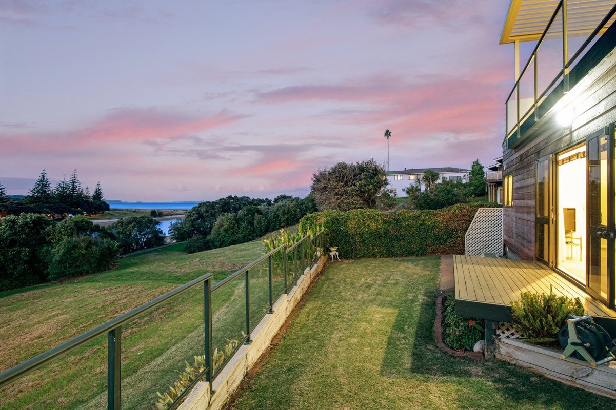 3/42 Amorino Drive, Red Beach, Whangaparaoa - Carousel 1