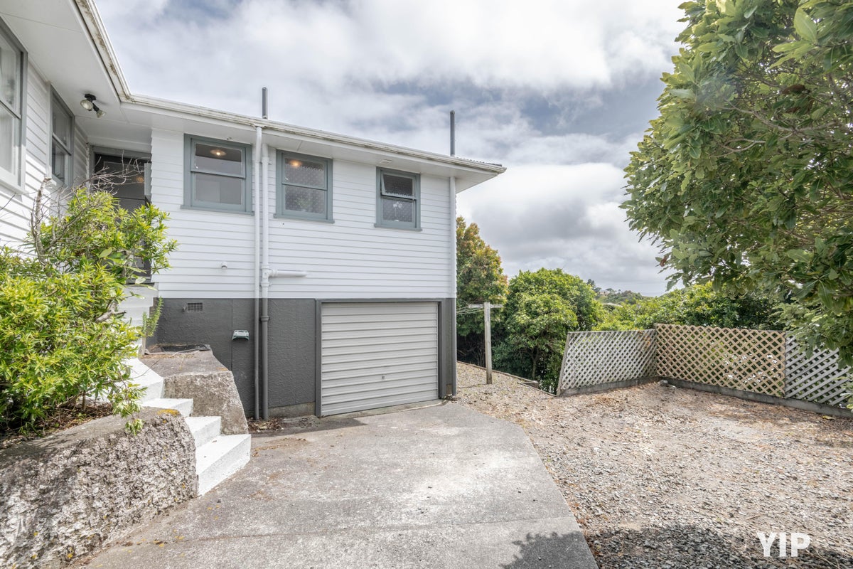 11 Lenox Grove, Johnsonville, Wellington - Carousel 1