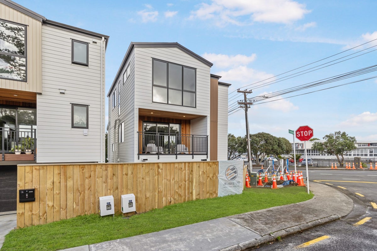 53 Forrest Hill Road, Milford, Auckland - Carousel 25