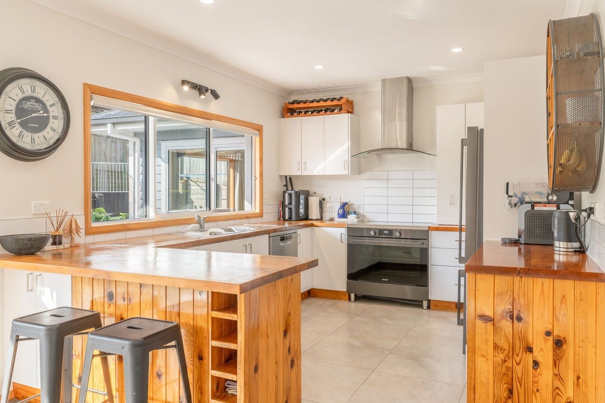 32 Ballintoy Park Drive, Welcome Bay, Tauranga - Carousel 2