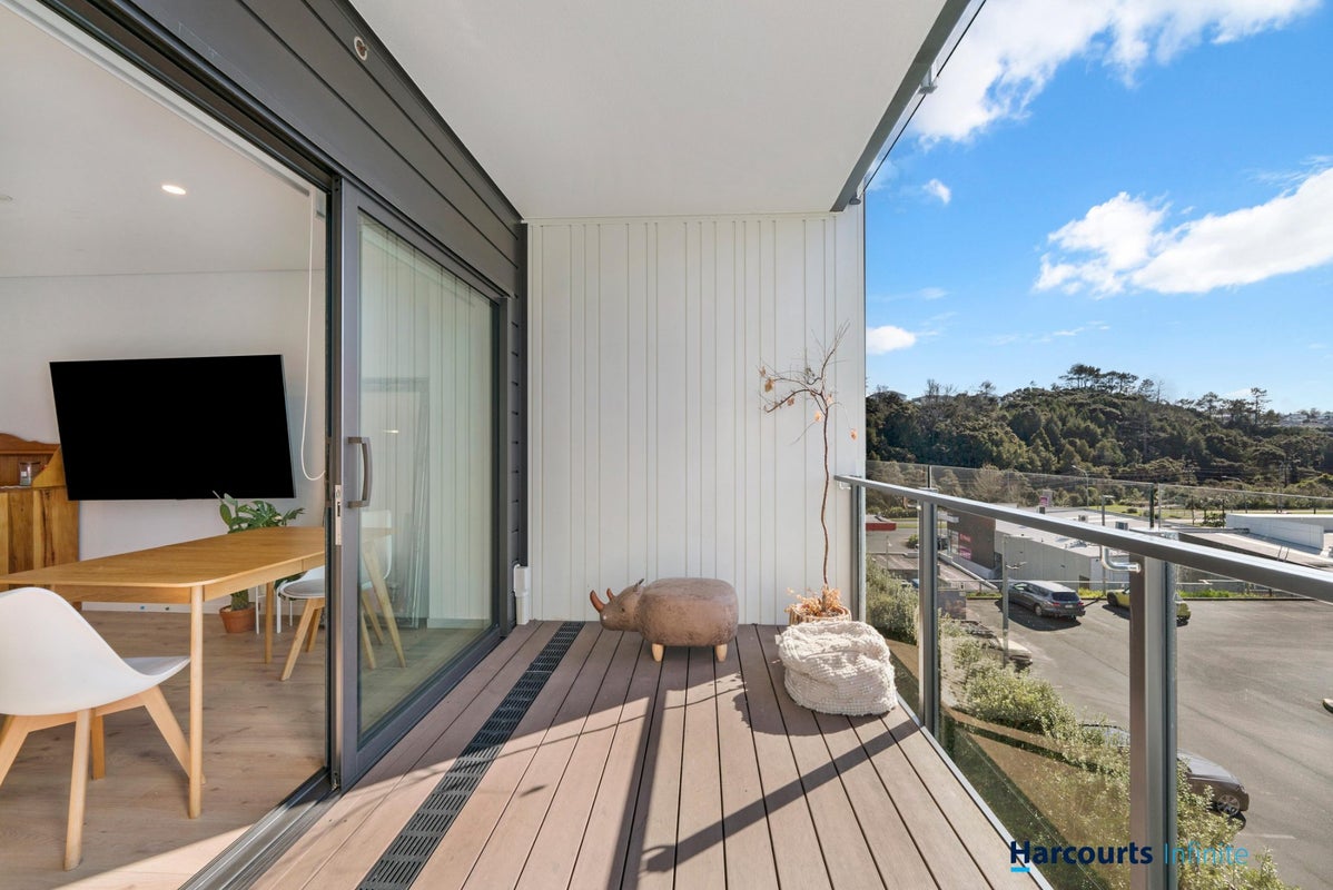220/3 Kaipiho Lane, Albany, Auckland - Carousel 1