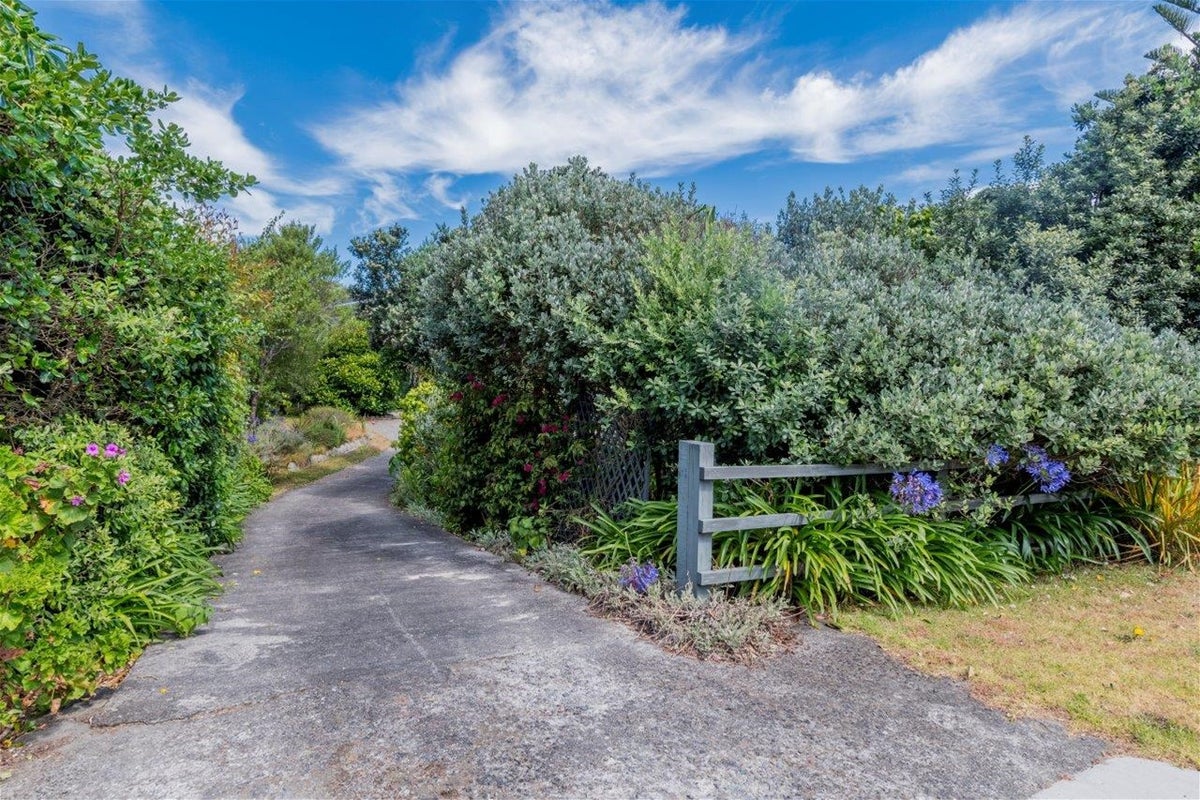 28 Field Way, Waikanae Beach, Waikanae - Carousel 23
