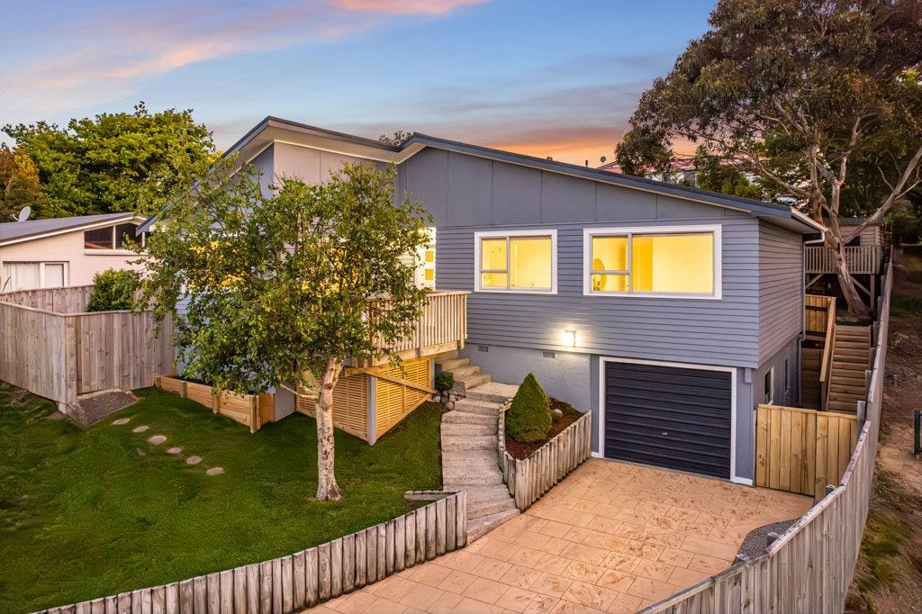 137 Spinnaker Drive, Whitby, Porirua - Carousel 1