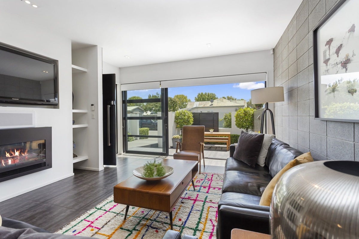 154 Holly Road, St Albans, Christchurch - Carousel 1