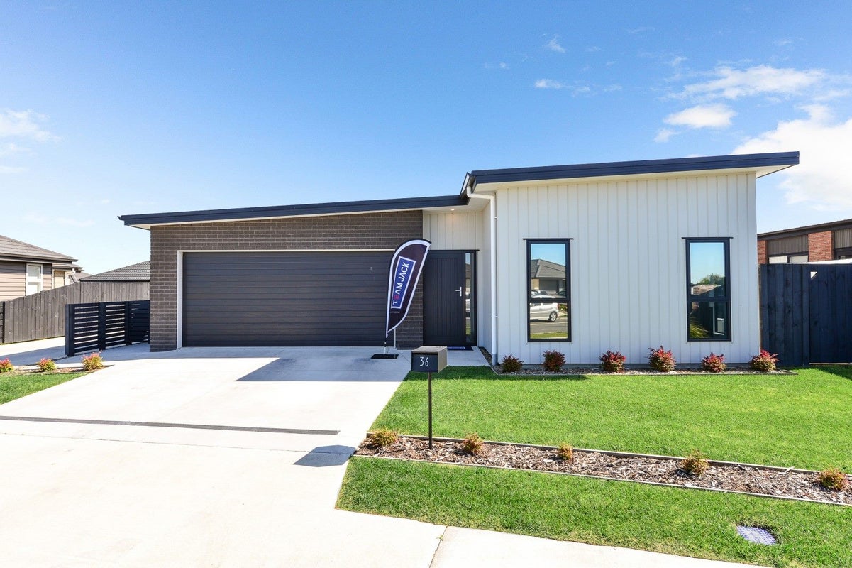 36 Pragma Rise, Rototuna North, Hamilton - Carousel 1