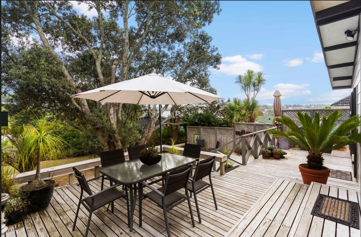 438 Beach Road, Murrays Bay, Auckland - Carousel 1