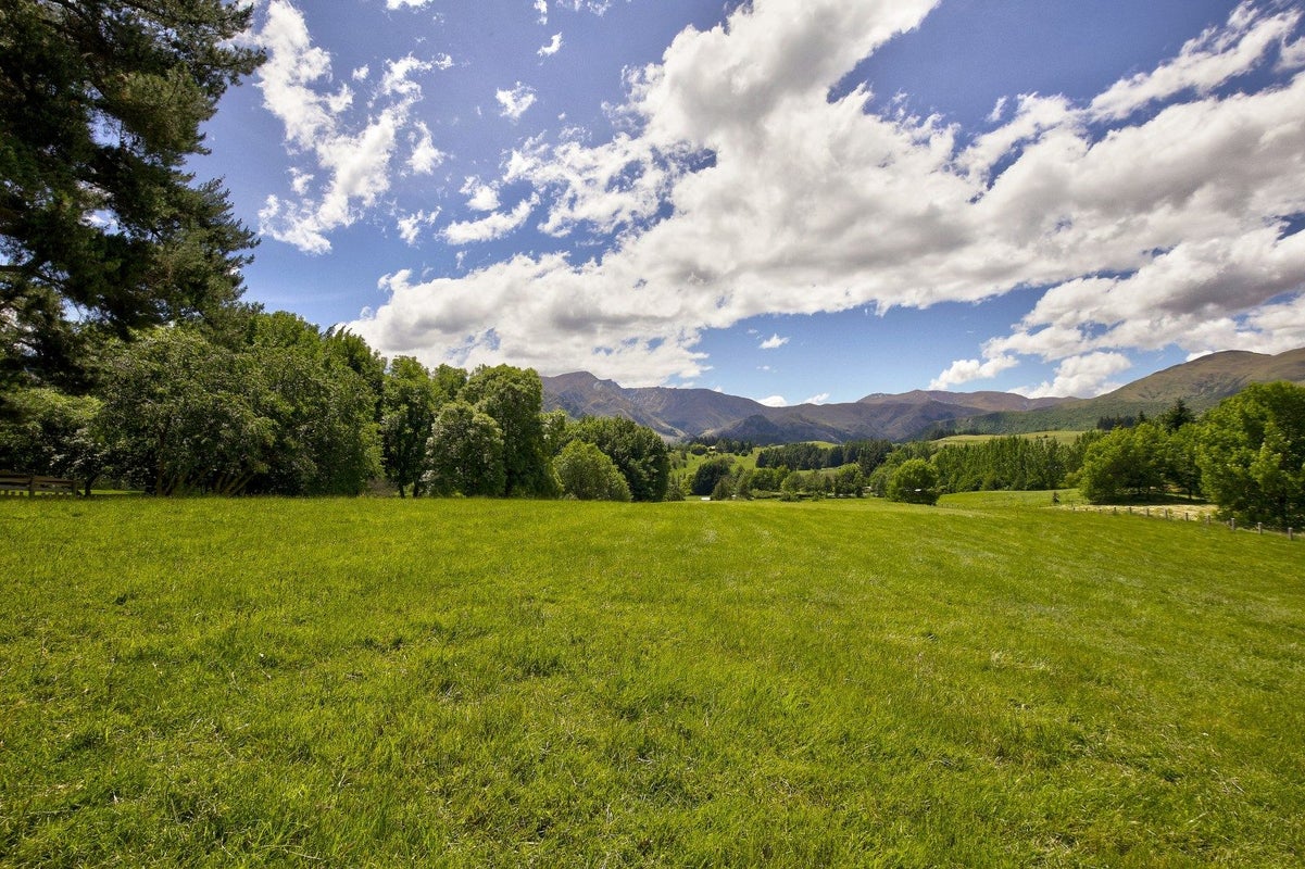 28 Hogans Gully Road, Lake Hayes, Queenstown - Carousel 1