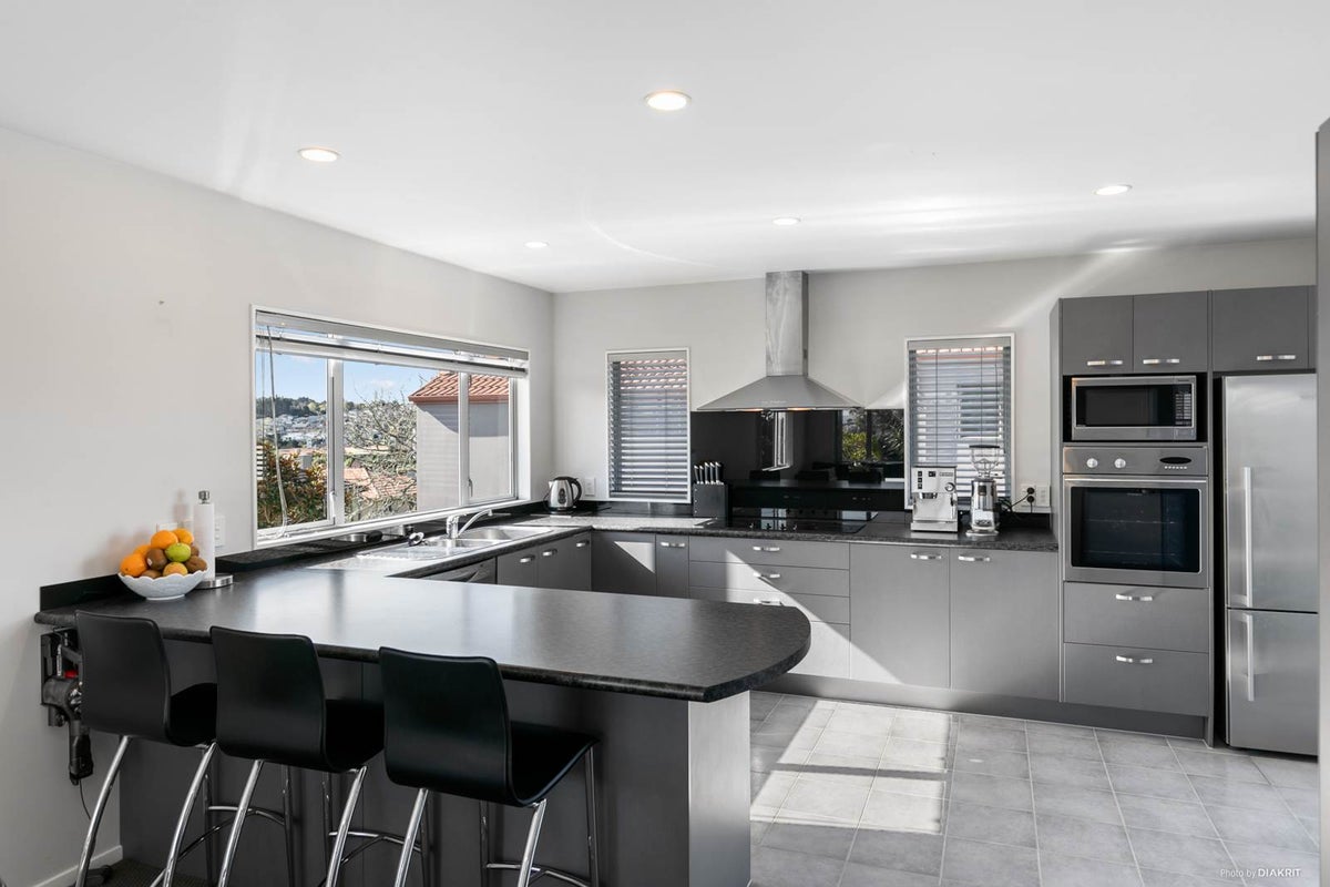 868A East Coast Road, Northcross, Auckland - Carousel 2